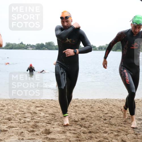 21.06.2025 - 27. Vierlanden-Triathlon Lena Gebhardt http://msf.ph/oto/8042777 15.06.2025 13:22:25 Schwimmen 1232, 1246, 1302, 1316 meine-sportfotos.de
