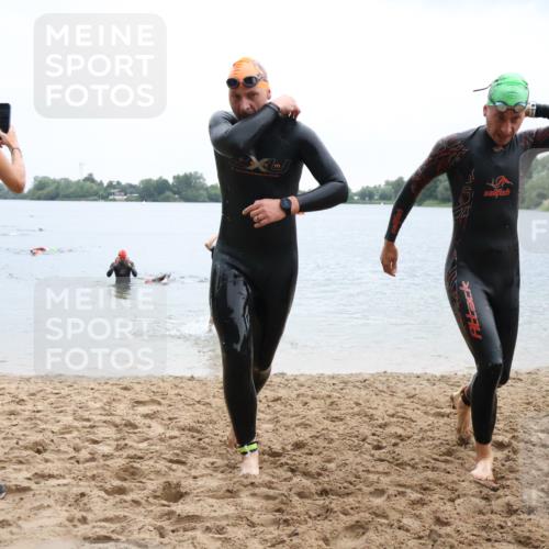 21.06.2025 - 27. Vierlanden-Triathlon Lena Gebhardt http://msf.ph/oto/8042778 15.06.2025 13:22:25 Schwimmen 1232, 1246, 1302, 1316 meine-sportfotos.de