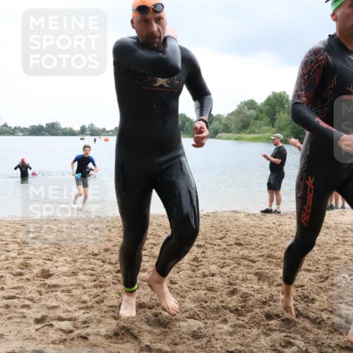 21.06.2025 - 27. Vierlanden-Triathlon Lena Gebhardt http://msf.ph/oto/8042786 15.06.2025 13:22:26 Schwimmen 1232, 1246, 1259, 1289, 1302, 1316 meine-sportfotos.de