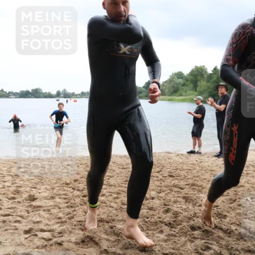 21.06.2025 - 27. Vierlanden-Triathlon Lena Gebhardt http://msf.ph/oto/8042788 15.06.2025 13:22:26 Schwimmen 1232, 1246, 1259, 1289, 1302, 1316 meine-sportfotos.de