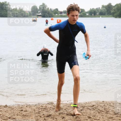 21.06.2025 - 27. Vierlanden-Triathlon Lena Gebhardt http://msf.ph/oto/8042790 15.06.2025 13:22:27 Schwimmen 1232, 1246, 1259, 1289, 1302, 1314, 1316 meine-sportfotos.de