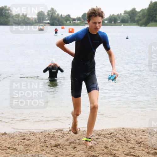 21.06.2025 - 27. Vierlanden-Triathlon Lena Gebhardt http://msf.ph/oto/8042792 15.06.2025 13:22:27 Schwimmen 1232, 1246, 1259, 1289, 1302, 1314, 1316 meine-sportfotos.de