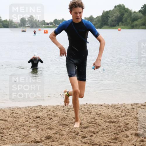 21.06.2025 - 27. Vierlanden-Triathlon Lena Gebhardt http://msf.ph/oto/8042794 15.06.2025 13:22:28 Schwimmen 1232, 1246, 1259, 1289, 1302, 1314, 1316 meine-sportfotos.de