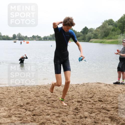 21.06.2025 - 27. Vierlanden-Triathlon Lena Gebhardt http://msf.ph/oto/8042797 15.06.2025 13:22:28 Schwimmen 1232, 1246, 1259, 1289, 1302, 1314, 1316 meine-sportfotos.de