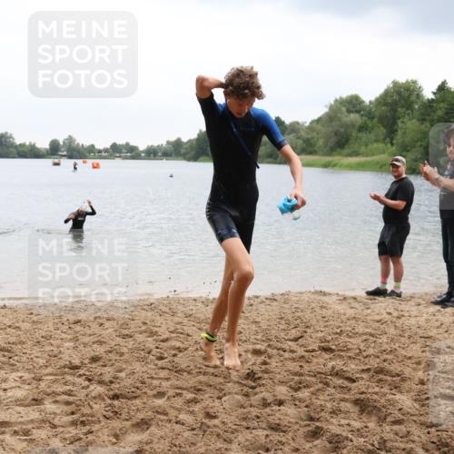 21.06.2025 - 27. Vierlanden-Triathlon Lena Gebhardt http://msf.ph/oto/8042801 15.06.2025 13:22:28 Schwimmen 1232, 1246, 1259, 1289, 1302, 1314, 1316 meine-sportfotos.de