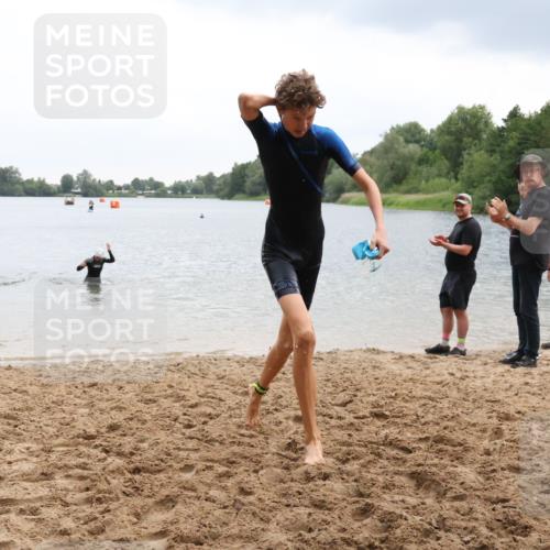 21.06.2025 - 27. Vierlanden-Triathlon Lena Gebhardt http://msf.ph/oto/8042803 15.06.2025 13:22:28 Schwimmen 1232, 1246, 1259, 1289, 1302, 1314, 1316 meine-sportfotos.de