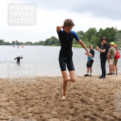 21.06.2025 - 27. Vierlanden-Triathlon Lena Gebhardt http://msf.ph/oto/8042807 15.06.2025 13:22:28 Schwimmen 1232, 1246, 1259, 1289, 1302, 1314, 1316 meine-sportfotos.de