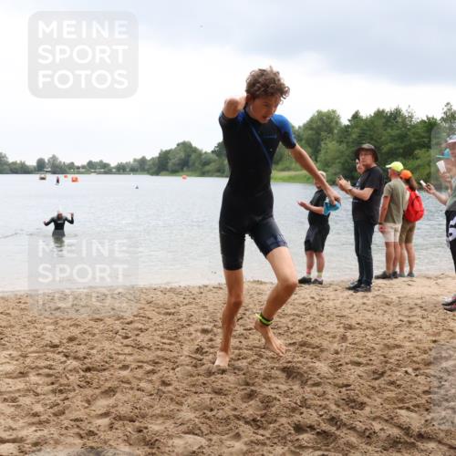 21.06.2025 - 27. Vierlanden-Triathlon Lena Gebhardt http://msf.ph/oto/8042809 15.06.2025 13:22:29 Schwimmen 1232, 1246, 1259, 1289, 1302, 1314, 1316 meine-sportfotos.de