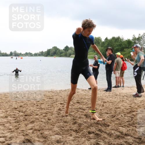 21.06.2025 - 27. Vierlanden-Triathlon Lena Gebhardt http://msf.ph/oto/8042811 15.06.2025 13:22:29 Schwimmen 1232, 1246, 1259, 1289, 1302, 1314, 1316 meine-sportfotos.de