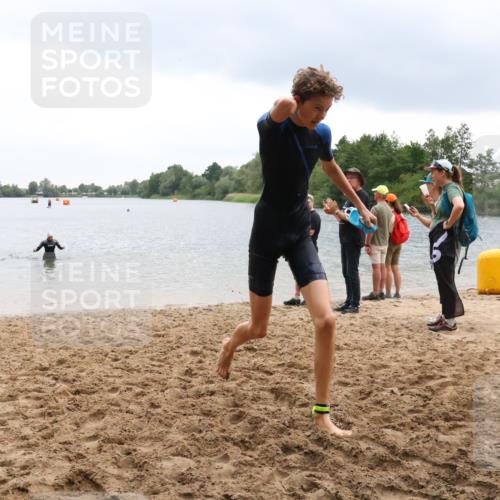 21.06.2025 - 27. Vierlanden-Triathlon Lena Gebhardt http://msf.ph/oto/8042813 15.06.2025 13:22:29 Schwimmen 1232, 1246, 1259, 1289, 1302, 1314, 1316 meine-sportfotos.de