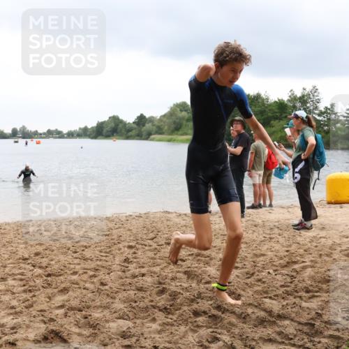 21.06.2025 - 27. Vierlanden-Triathlon Lena Gebhardt http://msf.ph/oto/8042815 15.06.2025 13:22:29 Schwimmen 1232, 1246, 1259, 1289, 1302, 1314, 1316 meine-sportfotos.de
