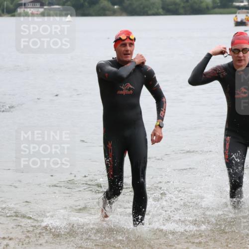 21.06.2025 - 27. Vierlanden-Triathlon Lena Gebhardt http://msf.ph/oto/8042818 15.06.2025 13:22:33 Schwimmen 1232, 1246, 1259, 1289, 1302, 1314, 1316 meine-sportfotos.de