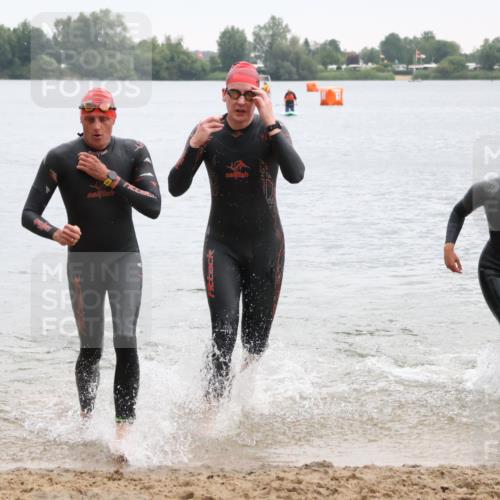 21.06.2025 - 27. Vierlanden-Triathlon Lena Gebhardt http://msf.ph/oto/8042820 15.06.2025 13:22:34 Schwimmen 1232, 1246, 1259, 1289, 1314, 1316 meine-sportfotos.de