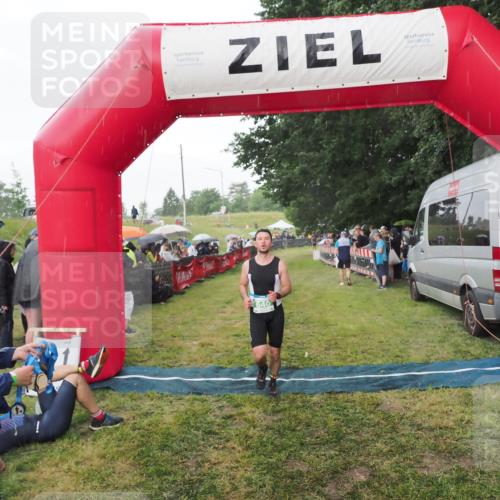21.06.2025 - 27. Vierlanden-Triathlon MichiJ http://msf.ph/oto/8042821 15.06.2026 13:37:53 Ziel 640 meine-sportfotos.de