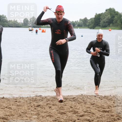 21.06.2025 - 27. Vierlanden-Triathlon Lena Gebhardt http://msf.ph/oto/8042827 15.06.2025 13:22:35 Schwimmen 1232, 1259, 1289, 1314, 1316 meine-sportfotos.de