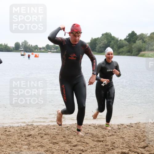 21.06.2025 - 27. Vierlanden-Triathlon Lena Gebhardt http://msf.ph/oto/8042829 15.06.2025 13:22:36 Schwimmen 1259, 1289, 1314, 1316 meine-sportfotos.de