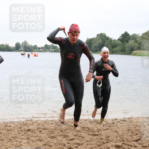 21.06.2025 - 27. Vierlanden-Triathlon Lena Gebhardt http://msf.ph/oto/8042831 15.06.2025 13:22:36 Schwimmen 1259, 1289, 1314, 1316 meine-sportfotos.de