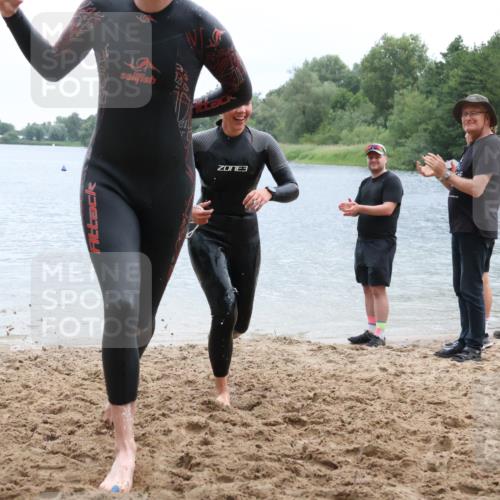 21.06.2025 - 27. Vierlanden-Triathlon Lena Gebhardt http://msf.ph/oto/8042833 15.06.2025 13:22:37 Schwimmen 1259, 1289, 1314, 1316 meine-sportfotos.de