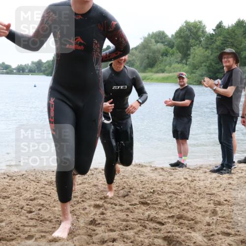 21.06.2025 - 27. Vierlanden-Triathlon Lena Gebhardt http://msf.ph/oto/8042835 15.06.2025 13:22:37 Schwimmen 1259, 1289, 1314, 1316 meine-sportfotos.de