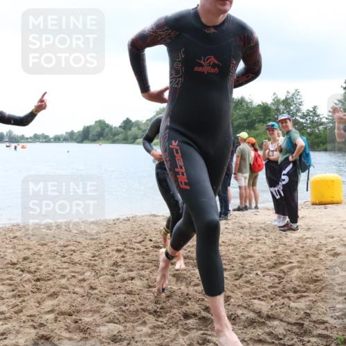 21.06.2025 - 27. Vierlanden-Triathlon Lena Gebhardt http://msf.ph/oto/8042839 15.06.2025 13:22:38 Schwimmen 1259, 1289, 1314 meine-sportfotos.de
