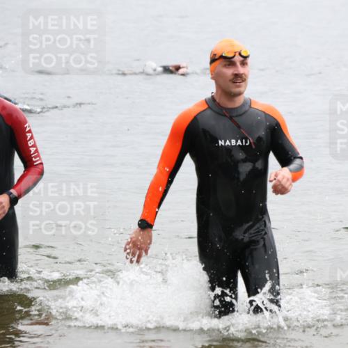21.06.2025 - 27. Vierlanden-Triathlon Lena Gebhardt http://msf.ph/oto/8042847 15.06.2025 13:22:48 Schwimmen 1243, 1305 meine-sportfotos.de