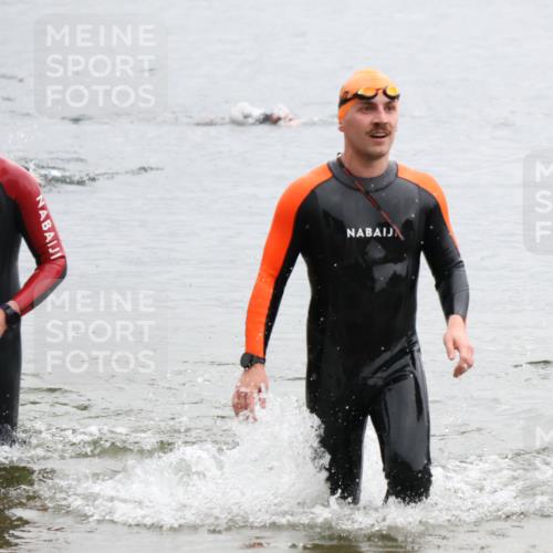21.06.2025 - 27. Vierlanden-Triathlon Lena Gebhardt http://msf.ph/oto/8042849 15.06.2025 13:22:48 Schwimmen 1243, 1305 meine-sportfotos.de