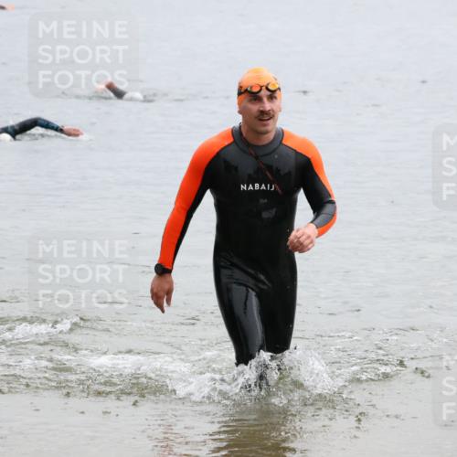 21.06.2025 - 27. Vierlanden-Triathlon Lena Gebhardt http://msf.ph/oto/8042850 15.06.2025 13:22:49 Schwimmen 1243, 1305 meine-sportfotos.de