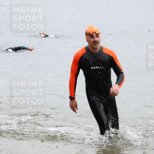 21.06.2025 - 27. Vierlanden-Triathlon Lena Gebhardt http://msf.ph/oto/8042852 15.06.2025 13:22:49 Schwimmen 1243, 1305 meine-sportfotos.de