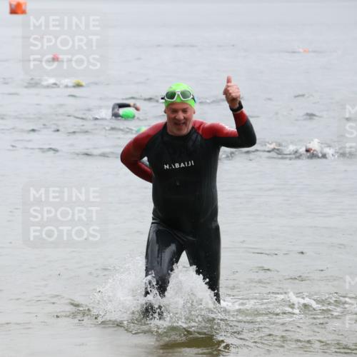 21.06.2025 - 27. Vierlanden-Triathlon Lena Gebhardt http://msf.ph/oto/8042854 15.06.2025 13:22:49 Schwimmen 1243, 1305 meine-sportfotos.de