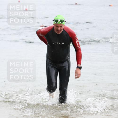 21.06.2025 - 27. Vierlanden-Triathlon Lena Gebhardt http://msf.ph/oto/8042859 15.06.2025 13:22:50 Schwimmen 1243, 1305 meine-sportfotos.de