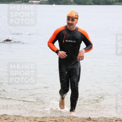 21.06.2025 - 27. Vierlanden-Triathlon Lena Gebhardt http://msf.ph/oto/8042861 15.06.2025 13:22:51 Schwimmen 1243, 1305 meine-sportfotos.de