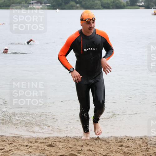21.06.2025 - 27. Vierlanden-Triathlon Lena Gebhardt http://msf.ph/oto/8042865 15.06.2025 13:22:52 Schwimmen 1243, 1305 meine-sportfotos.de