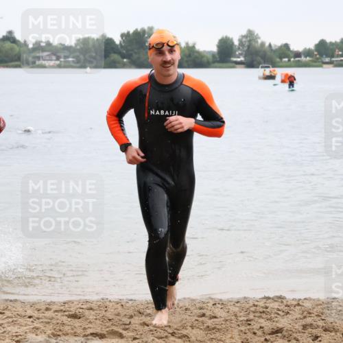21.06.2025 - 27. Vierlanden-Triathlon Lena Gebhardt http://msf.ph/oto/8042867 15.06.2025 13:22:52 Schwimmen 1243, 1305 meine-sportfotos.de