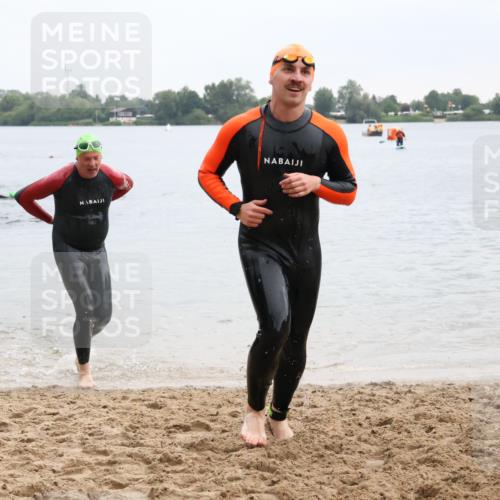 21.06.2025 - 27. Vierlanden-Triathlon Lena Gebhardt http://msf.ph/oto/8042870 15.06.2025 13:22:53 Schwimmen 1243, 1305 meine-sportfotos.de