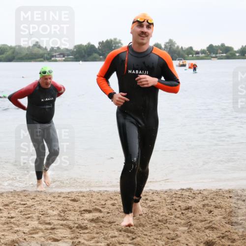 21.06.2025 - 27. Vierlanden-Triathlon Lena Gebhardt http://msf.ph/oto/8042872 15.06.2025 13:22:53 Schwimmen 1243, 1305 meine-sportfotos.de