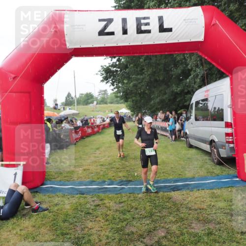 21.06.2025 - 27. Vierlanden-Triathlon MichiJ http://msf.ph/oto/8042873 15.06.2026 13:38:26 Ziel 786, 856, 911 meine-sportfotos.de