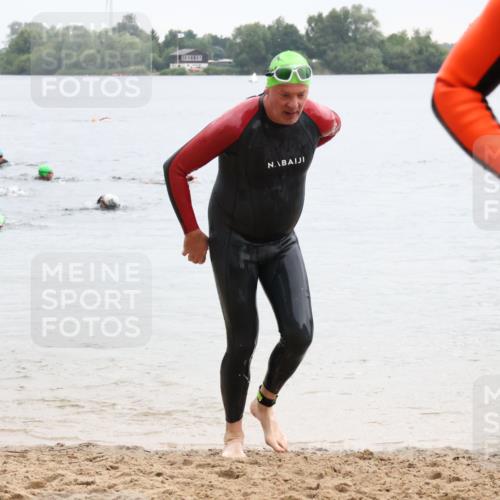 21.06.2025 - 27. Vierlanden-Triathlon Lena Gebhardt http://msf.ph/oto/8042874 15.06.2025 13:22:54 Schwimmen 1243, 1305 meine-sportfotos.de