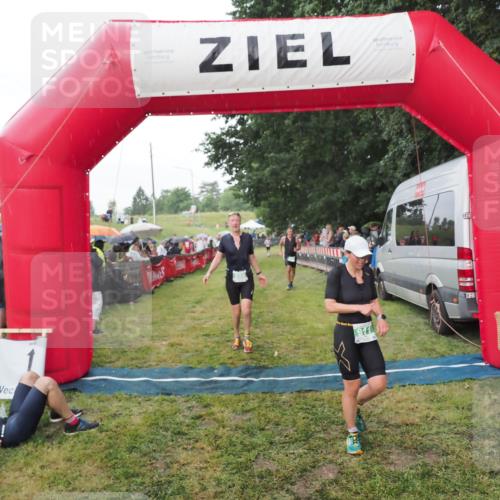 21.06.2025 - 27. Vierlanden-Triathlon MichiJ http://msf.ph/oto/8042881 15.06.2026 13:38:27 Ziel 786, 856, 911 meine-sportfotos.de