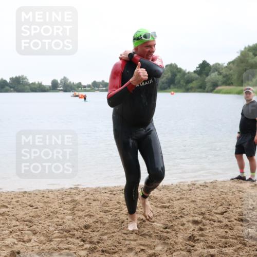 21.06.2025 - 27. Vierlanden-Triathlon Lena Gebhardt http://msf.ph/oto/8042882 15.06.2025 13:22:56 Schwimmen 1243, 1305 meine-sportfotos.de