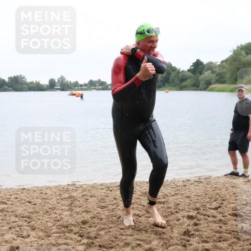 21.06.2025 - 27. Vierlanden-Triathlon Lena Gebhardt http://msf.ph/oto/8042884 15.06.2025 13:22:56 Schwimmen 1243, 1305 meine-sportfotos.de