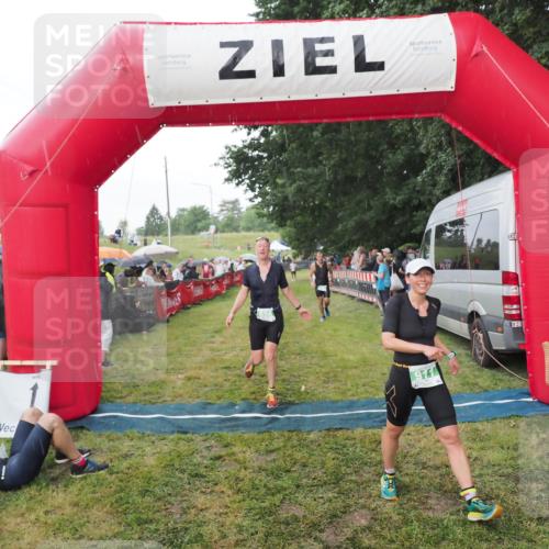 21.06.2025 - 27. Vierlanden-Triathlon MichiJ http://msf.ph/oto/8042885 15.06.2026 13:38:27 Ziel 786, 856, 911 meine-sportfotos.de