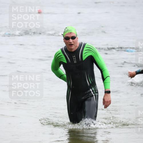 21.06.2025 - 27. Vierlanden-Triathlon Lena Gebhardt http://msf.ph/oto/8042886 15.06.2025 13:23:05 Schwimmen 1250, 1305 meine-sportfotos.de