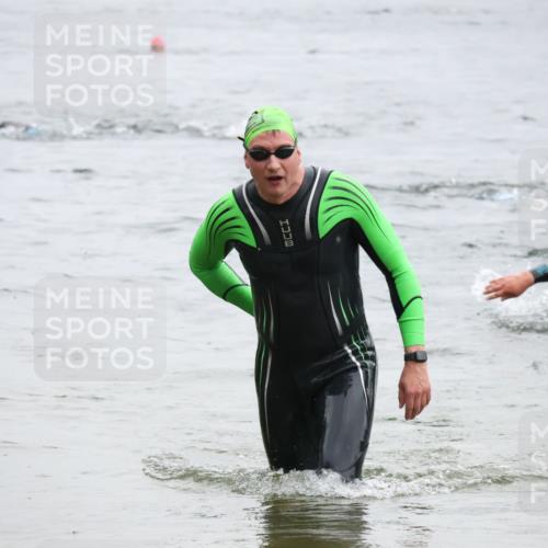 21.06.2025 - 27. Vierlanden-Triathlon Lena Gebhardt http://msf.ph/oto/8042887 15.06.2025 13:23:05 Schwimmen 1250, 1305 meine-sportfotos.de