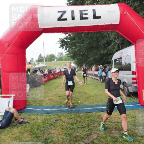 21.06.2025 - 27. Vierlanden-Triathlon MichiJ http://msf.ph/oto/8042888 15.06.2026 13:38:27 Ziel 786, 856, 911 meine-sportfotos.de
