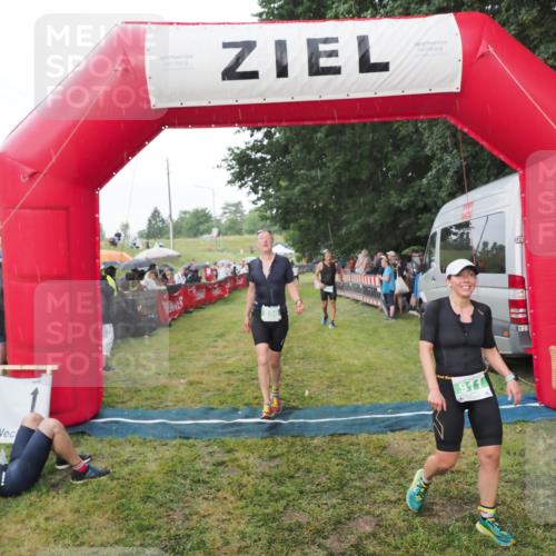21.06.2025 - 27. Vierlanden-Triathlon MichiJ http://msf.ph/oto/8042890 15.06.2026 13:38:27 Ziel 786, 856, 911 meine-sportfotos.de