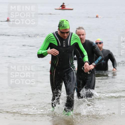 21.06.2025 - 27. Vierlanden-Triathlon Lena Gebhardt http://msf.ph/oto/8042891 15.06.2025 13:23:10 Schwimmen 1250, 1262 meine-sportfotos.de