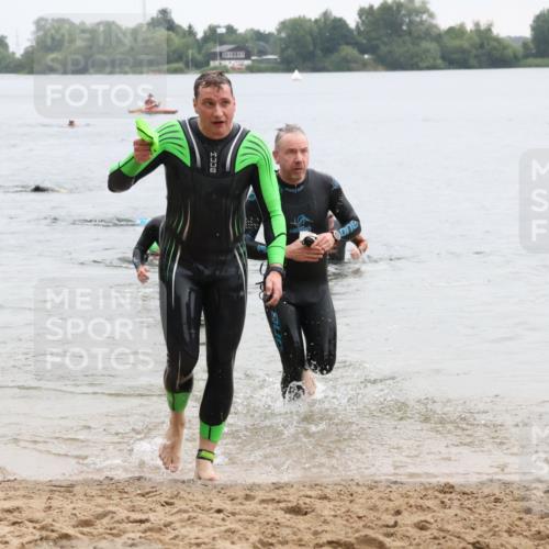 21.06.2025 - 27. Vierlanden-Triathlon Lena Gebhardt http://msf.ph/oto/8042893 15.06.2025 13:23:12 Schwimmen 1250, 1262, 1290 meine-sportfotos.de