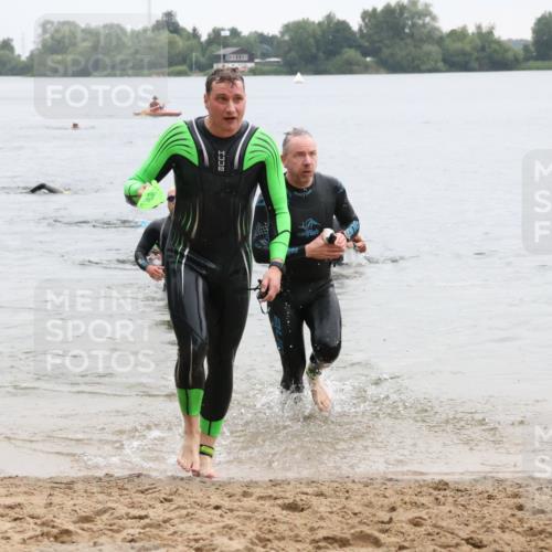 21.06.2025 - 27. Vierlanden-Triathlon Lena Gebhardt http://msf.ph/oto/8042895 15.06.2025 13:23:12 Schwimmen 1250, 1262, 1290 meine-sportfotos.de