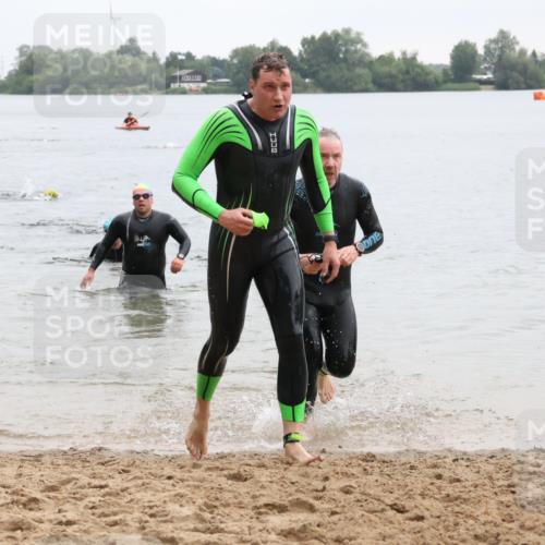 21.06.2025 - 27. Vierlanden-Triathlon Lena Gebhardt http://msf.ph/oto/8042897 15.06.2025 13:23:13 Schwimmen 1250, 1262, 1287, 1290 meine-sportfotos.de