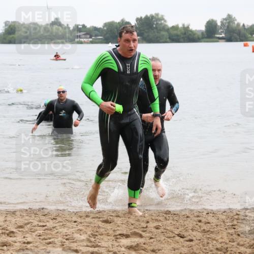 21.06.2025 - 27. Vierlanden-Triathlon Lena Gebhardt http://msf.ph/oto/8042899 15.06.2025 13:23:13 Schwimmen 1250, 1262, 1287, 1290 meine-sportfotos.de